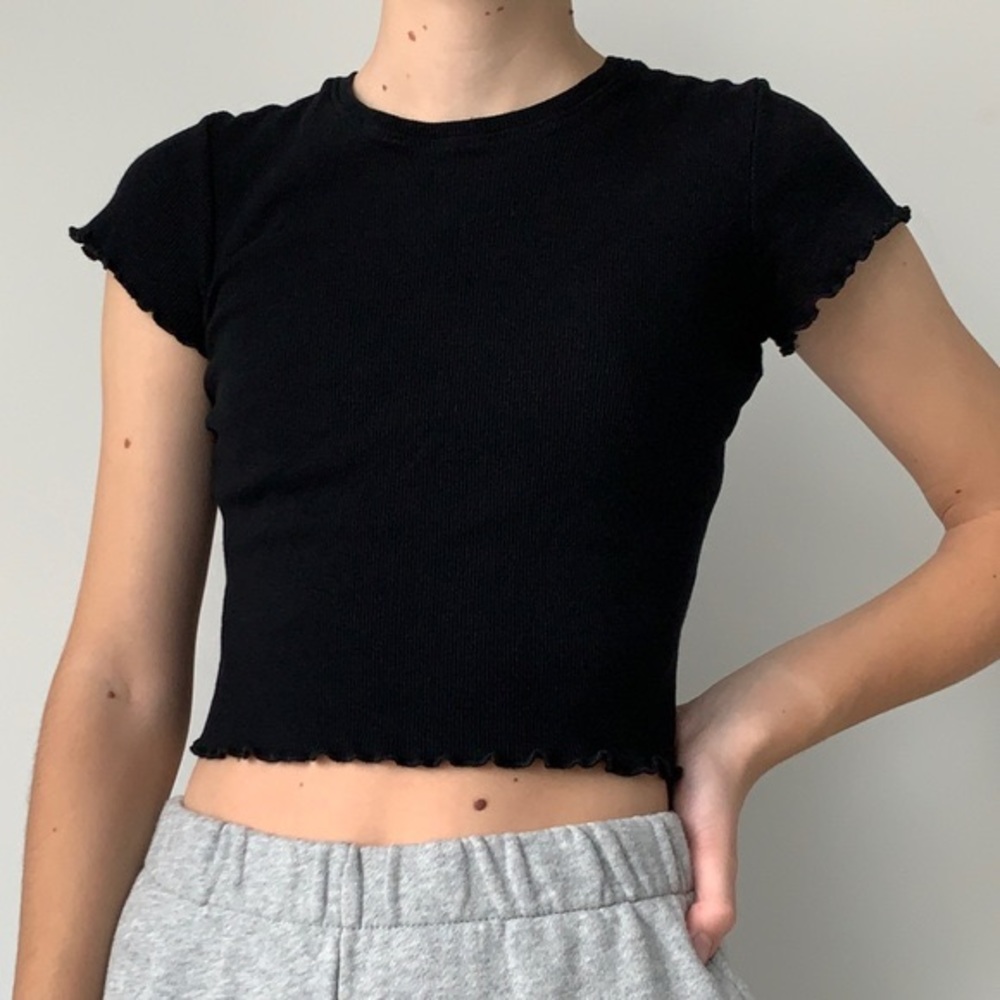 brandy melville black lettuce cut crop top